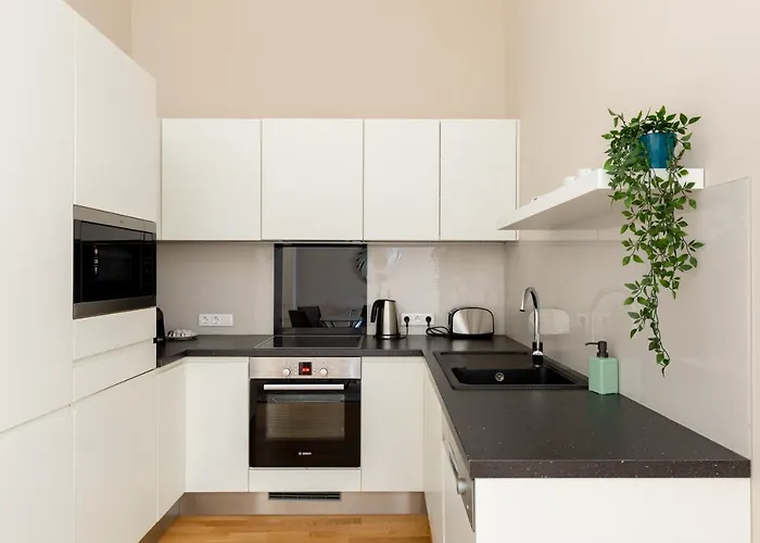 Lovely 2-Bedroom Apartment At The Vaci Street