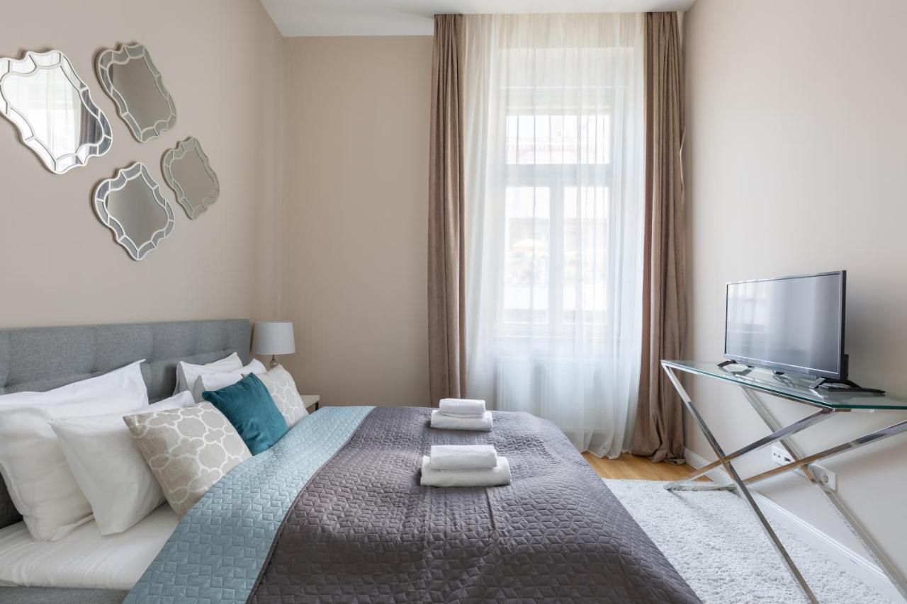 Lovely 2-bedroom At The Vaci Street Apartment Budapest