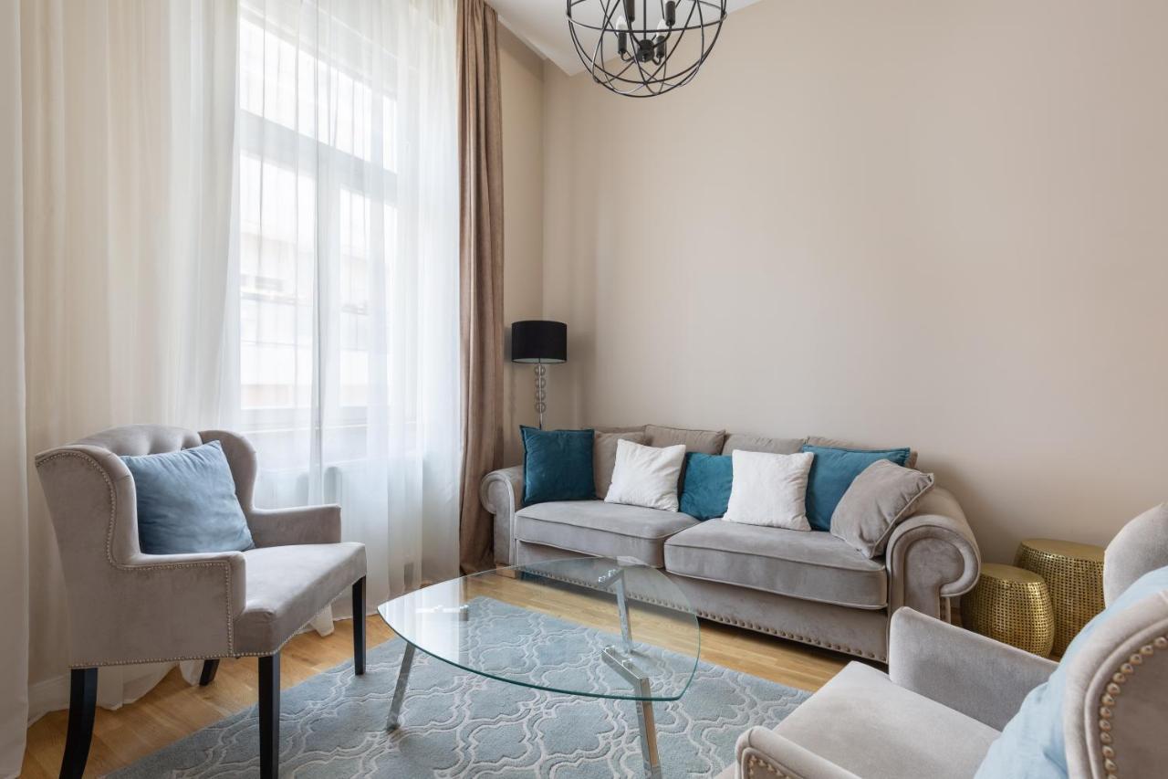 Lovely 2-bedroom At The Vaci Street Apartment Budapest